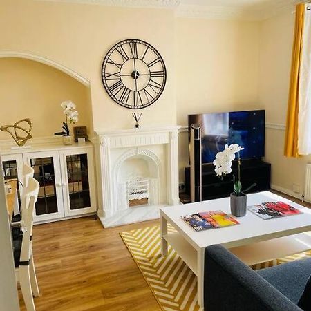 Superb And Comfortable 3Bd Home In Dagenham Exterior foto