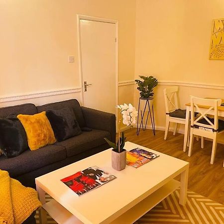 Superb And Comfortable 3Bd Home In Dagenham Exterior foto