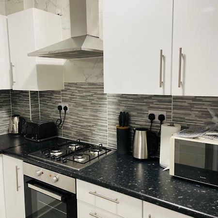 Superb And Comfortable 3Bd Home In Dagenham Exterior foto