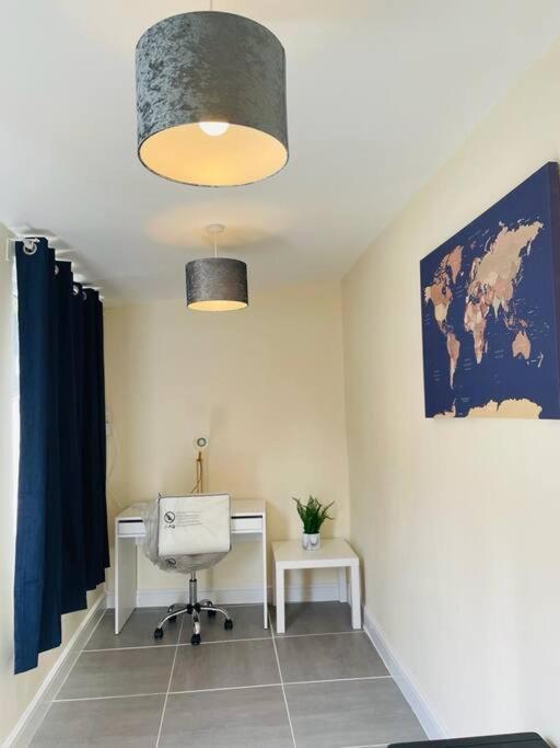 Superb And Comfortable 3Bd Home In Dagenham Exterior foto