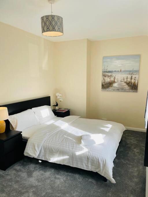 Superb And Comfortable 3Bd Home In Dagenham Exterior foto