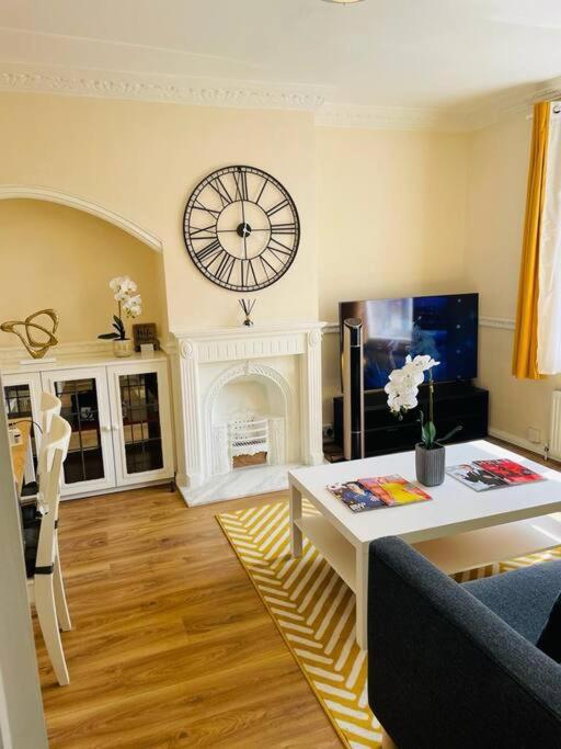 Superb And Comfortable 3Bd Home In Dagenham Exterior foto